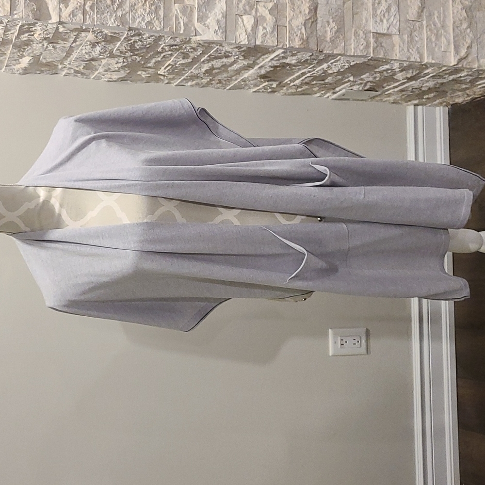 Duffy 100% Merino Wool grey shawl with pockets